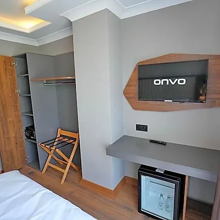 Shelton Airport Hotel 4*