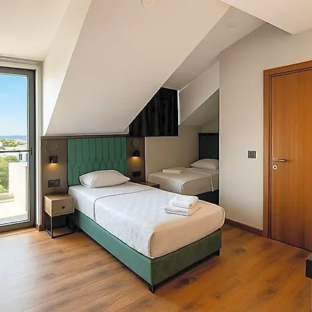 Shelton Airport Hotel 4*