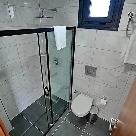 Hotel Shelton Airport 4*